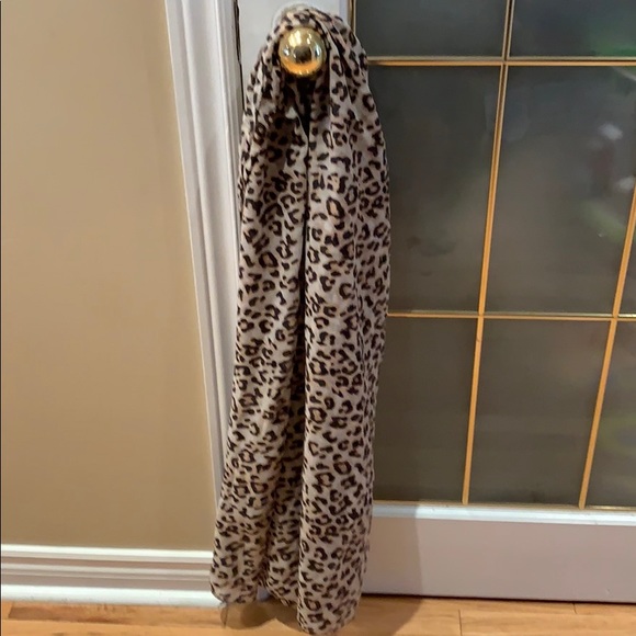 Leopard scarf - Picture 1 of 4